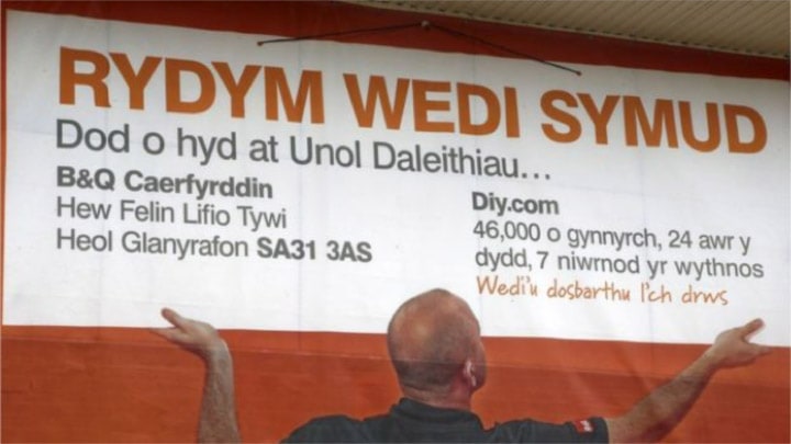 Welsh Road Sign Displays Out-of-Office Message in Translation Blunder