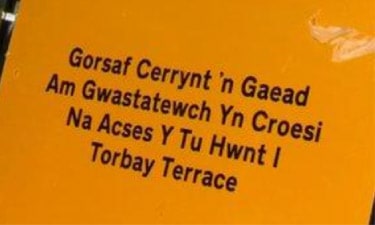 Tesco shoppers in stitches over awkward Welsh translation blunder on store  sign - Mirror Online